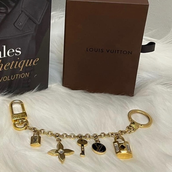 A71- 💯 % authentic Louis Vuitton Lock Me Strass bag charm - Picture 1 of 1